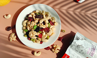 一天1.8萬份訂單  良品鋪?zhàn)油瞥鰳O致“新鮮”綜合果仁